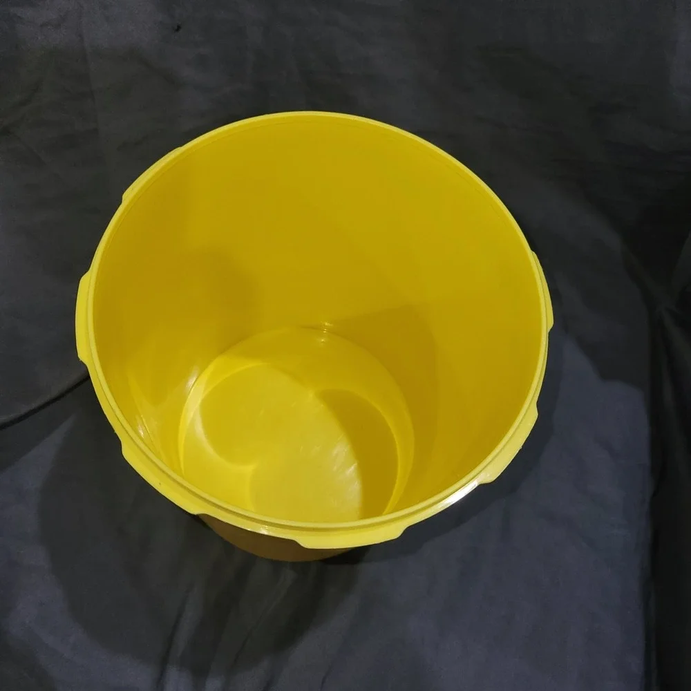 Vintage Tupperware Servalier 805-5 Yellow Large Canister 16 C Capacity